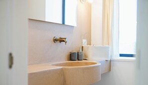 Villa (4 Bedrooms) | Bathroom | Shower, bidet, towels - TD Villa Antonia - Hidden Citrus Retreat (Ostuni)