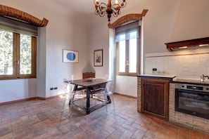 Private kitchen - Le Mortinete Farmstay: Leccino (Toscana)