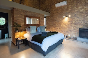 Chambre Double ou avec lits jumeaux, vue colline | Coffres-forts dans les chambres