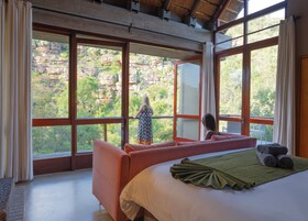 In-room safe, bed sheets