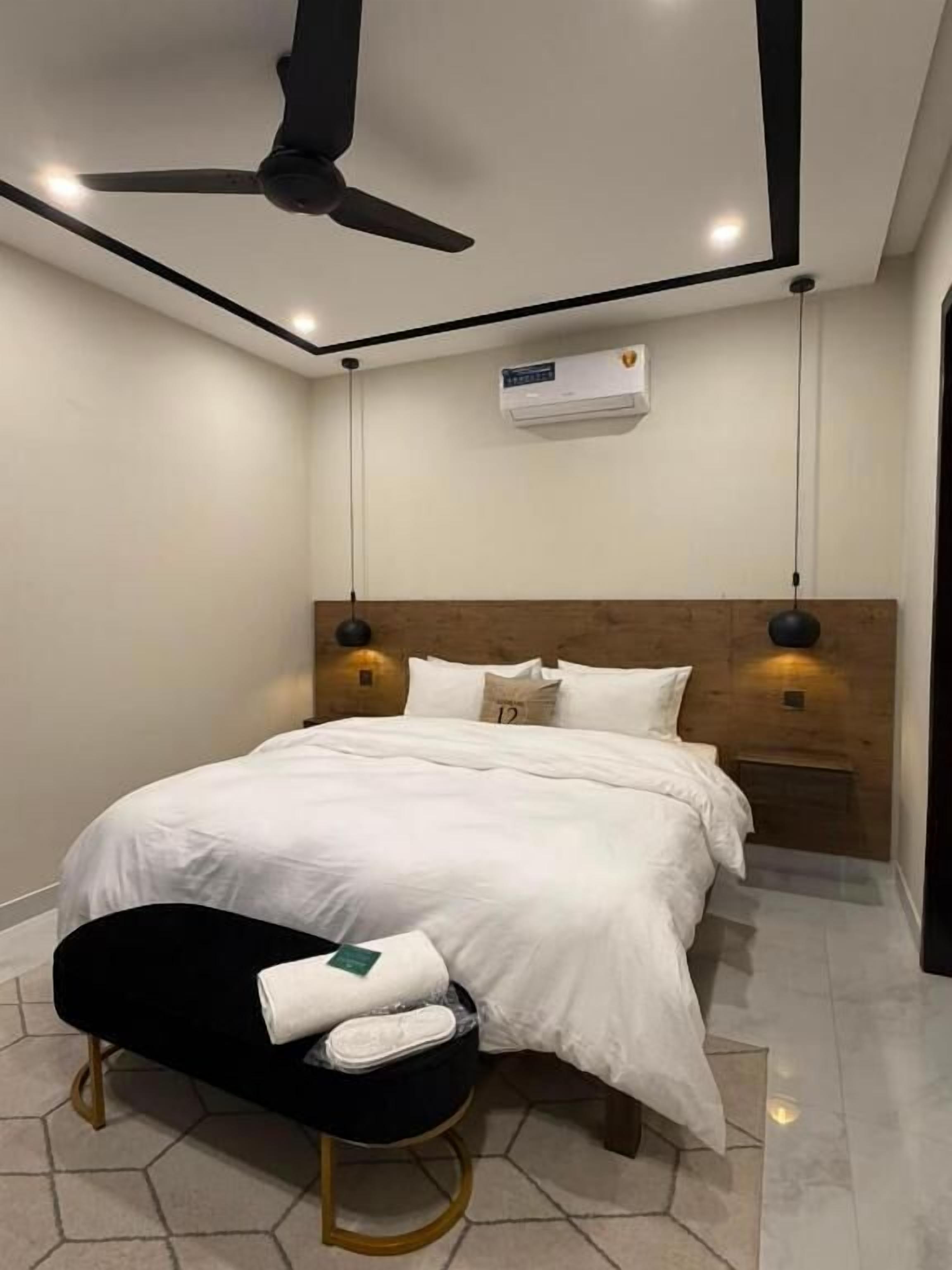 Apartamento, 1 cama King | Cofres nos quartos, escrivaninha, espaço de trabalho para notebook