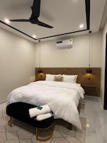 Apartamento, 1 cama de matrimonio grande | Caja fuerte, escritorio, espacio para trabajar con un portátil