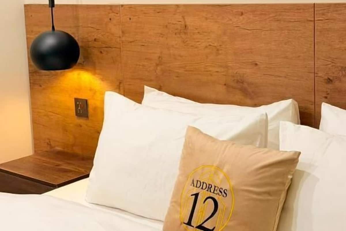 Caja de seguridad en la habitación y escritorio 
