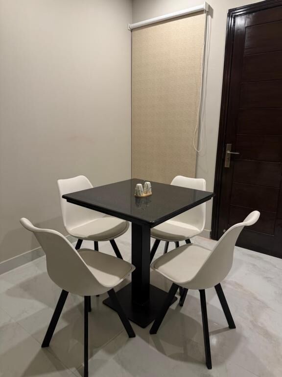 Apartamento, vista para a cidade | Opções para refeição