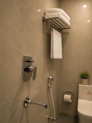 Standard Double Room | Bathroom - Kubo Hotels-Formerly Hotel The Bhaiji (Raipur)