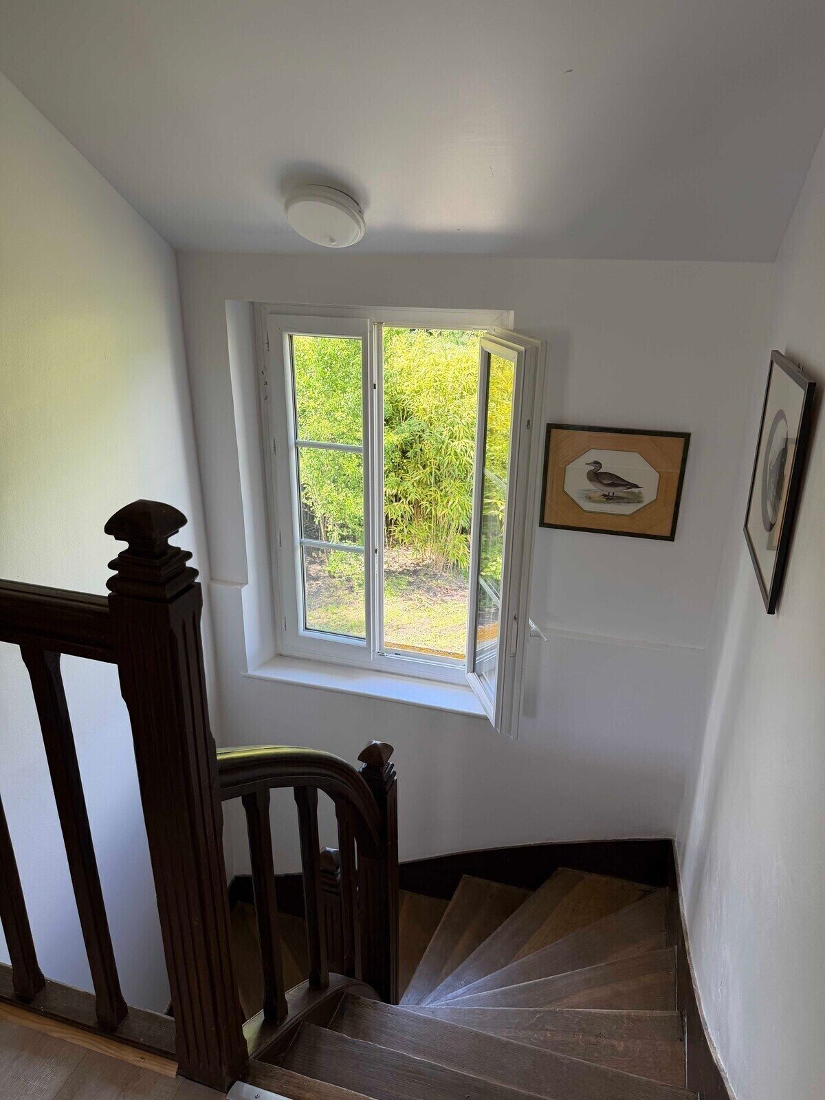Bright staircase of l'Orée du Château, family cottage for 13 people near Soissons