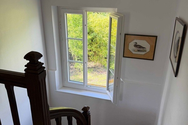 Bright staircase of l'Orée du Château, family cottage for 13 people near Soissons