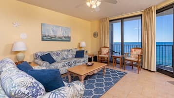 Condo, 3 Bedrooms | Living area