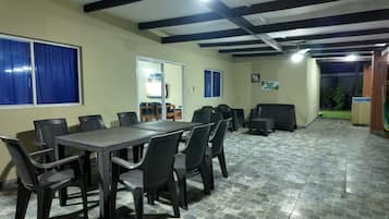 Casa, 3 dormitoris | Servei de restauració a l'aire lliure