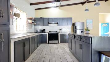 Rumah, 3 kamar tidur | Dapur pribadi | Mesin pembuat kopi/teh, lemari es, dan oven