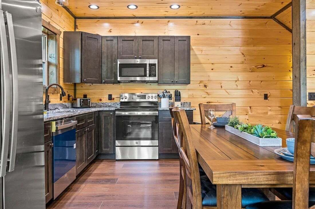 Cabin, 4 Bedrooms | Private kitchen | Coffee/tea maker, fridge, oven, toaster