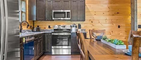 Cabin, 4 Bedrooms | Private kitchen | Coffee/tea maker, fridge, oven, toaster