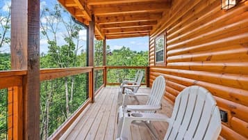 Cabin, 4 Bedrooms | Property grounds