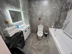 Towels, soap, toilet paper - Downtown location in Ulaanbaatar- Next to Shangri-La "URBAN TOWER" (Ulaanbaatar)