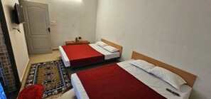 Deluxe Double Room, Balcony | Desk, WiFi (free) - LISHIKAA'S INN (Puducherry)