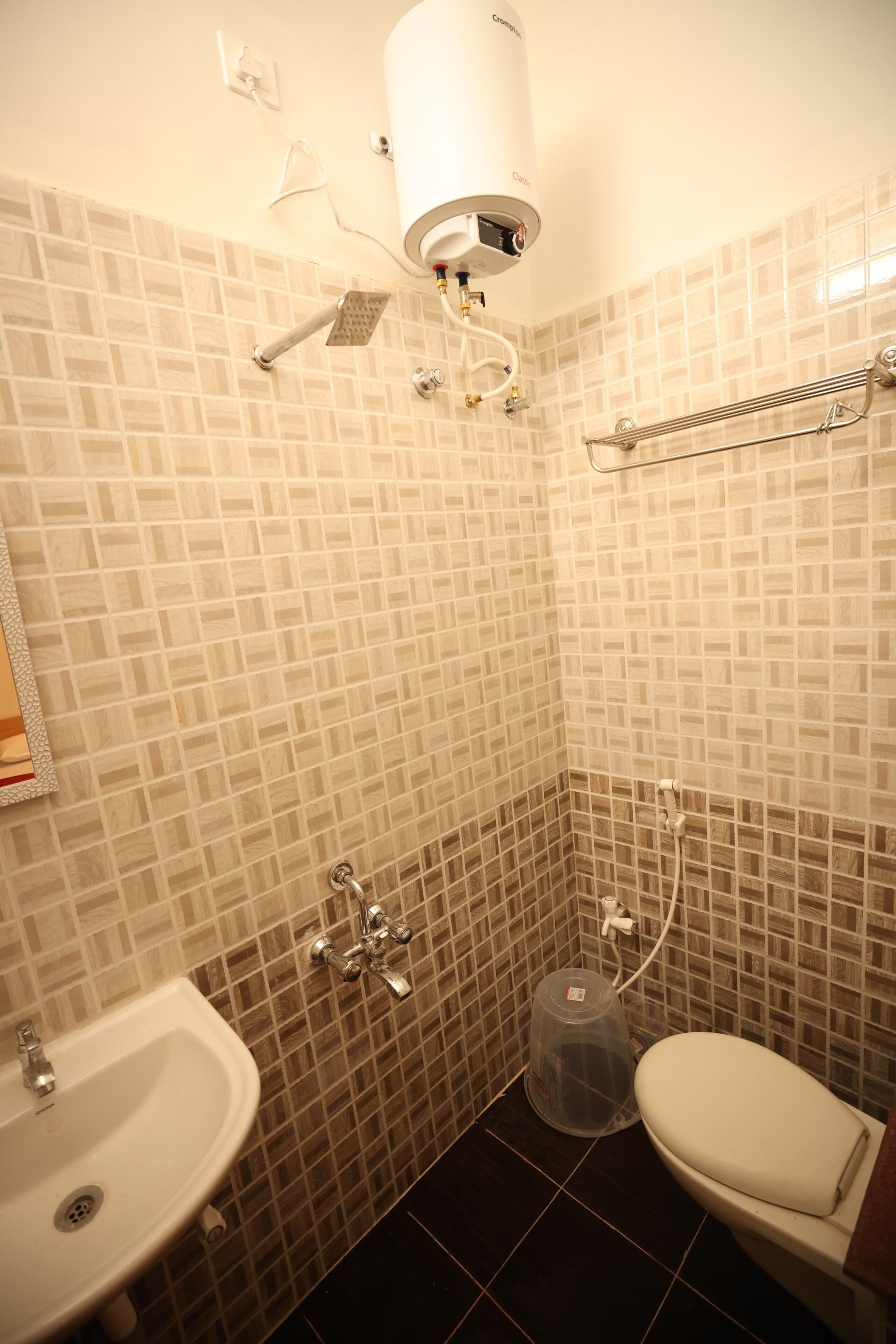 Deluxe Double Room, Balcony | Bathroom | Combined shower/tub, towels, soap, shampoo