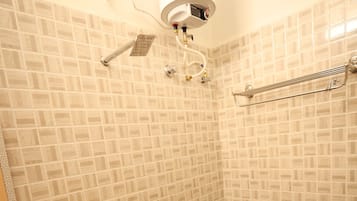 Deluxe Double Room, Balcony | Bathroom | Combined shower/tub, towels, soap, shampoo