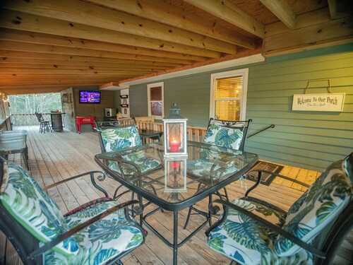 Big Cypress Lodge on the Santa Fe River-Sleeps 14, Bring horses, RV and boat!