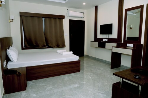 Grand Meridian Hotel &  Restaurant