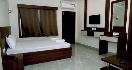 Grand Meridian Hotel & Restaurant