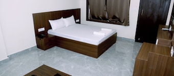 Grand Meridian Hotel &  Restaurant