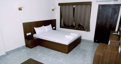 Grand Meridian Hotel & Restaurant