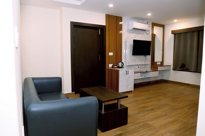 Grand Meridian Hotel &  Restaurant