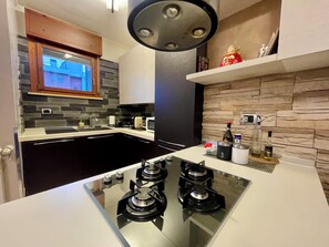 Private kitchen - CASA BERTO ANAGNINA: 70-SQUARE-METER APARTMENT WITH PARKING SPACE NEAR THE ANAGNINA METRO STATION (Lazio)