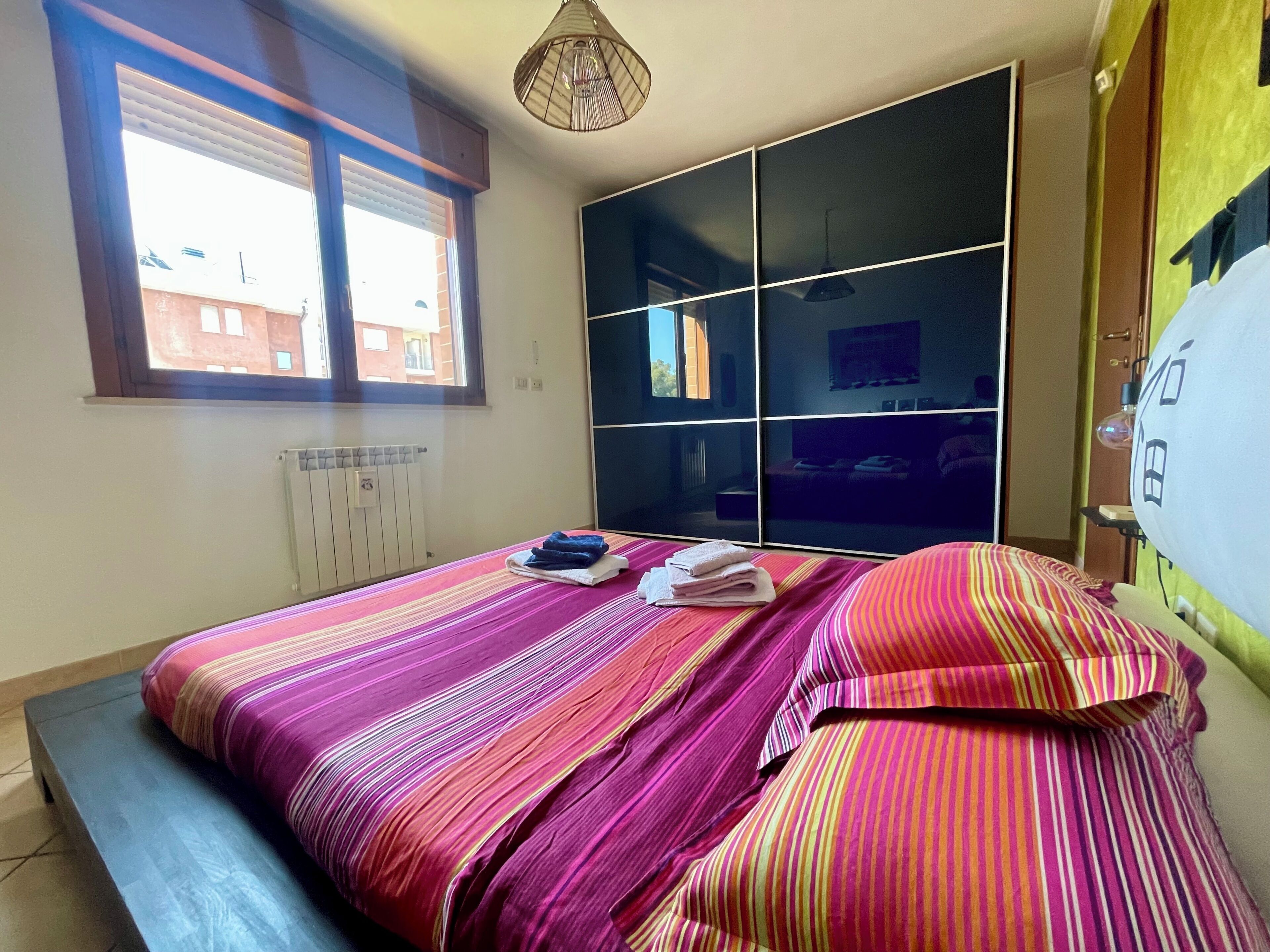 2 bedrooms, internet, bed sheets
