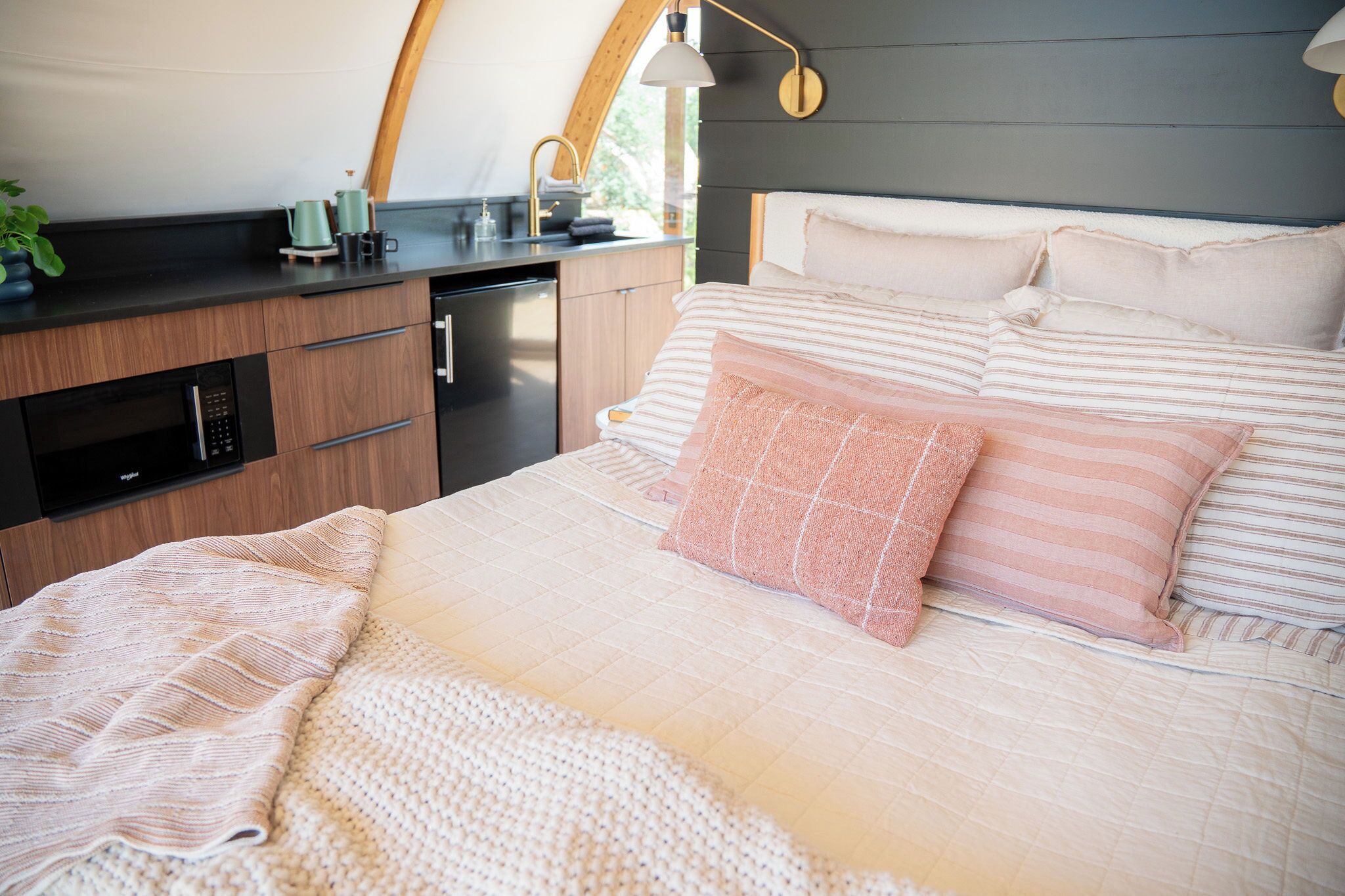 WiFi (free), bed sheets