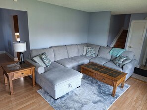 Living area - Snow's family friendly backyard oasis. YEG Airport. (Leduc)