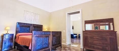 2 bedrooms, travel cot, free WiFi