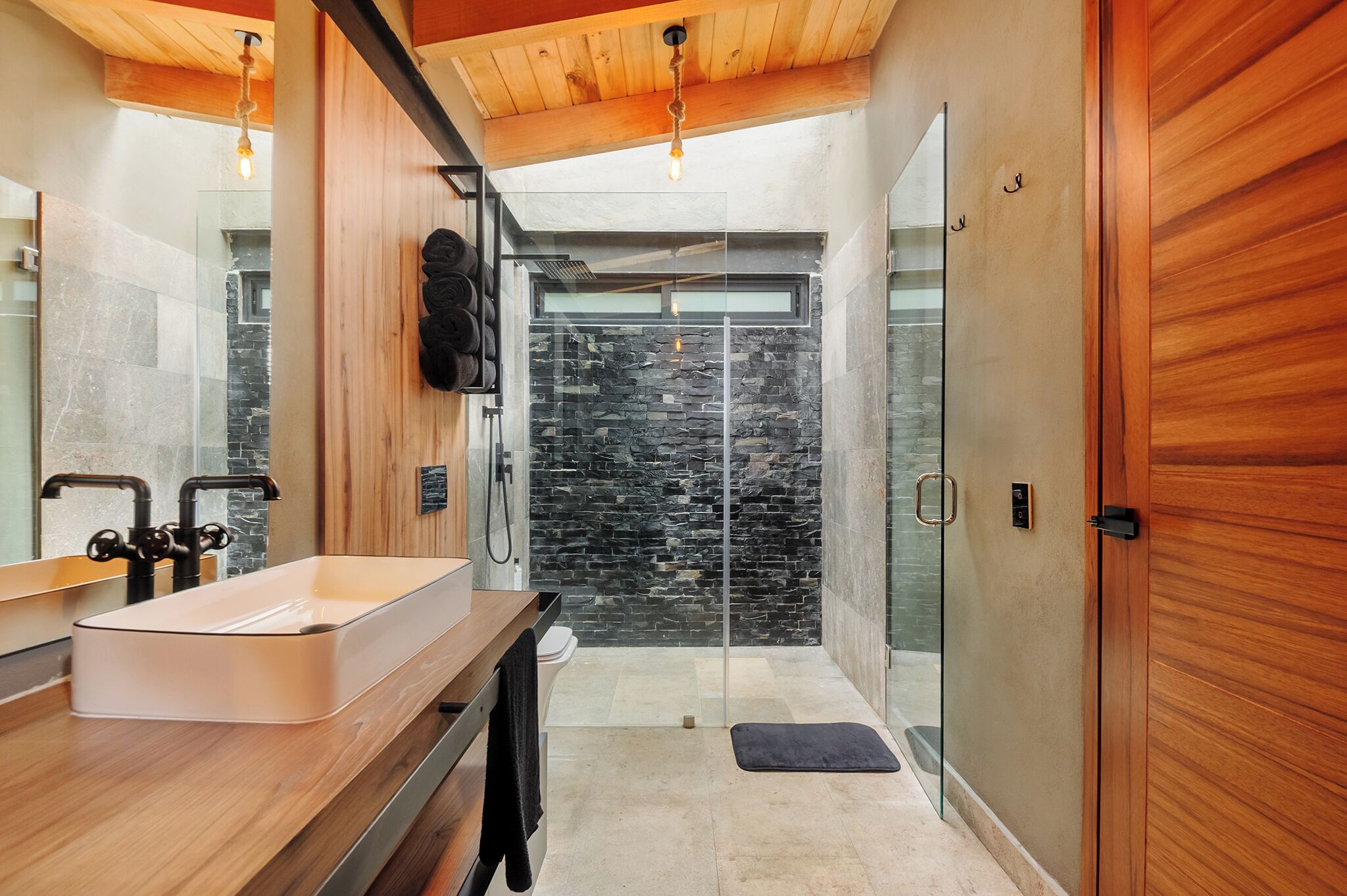 Maison, patio, vue montagne | Salle de bain