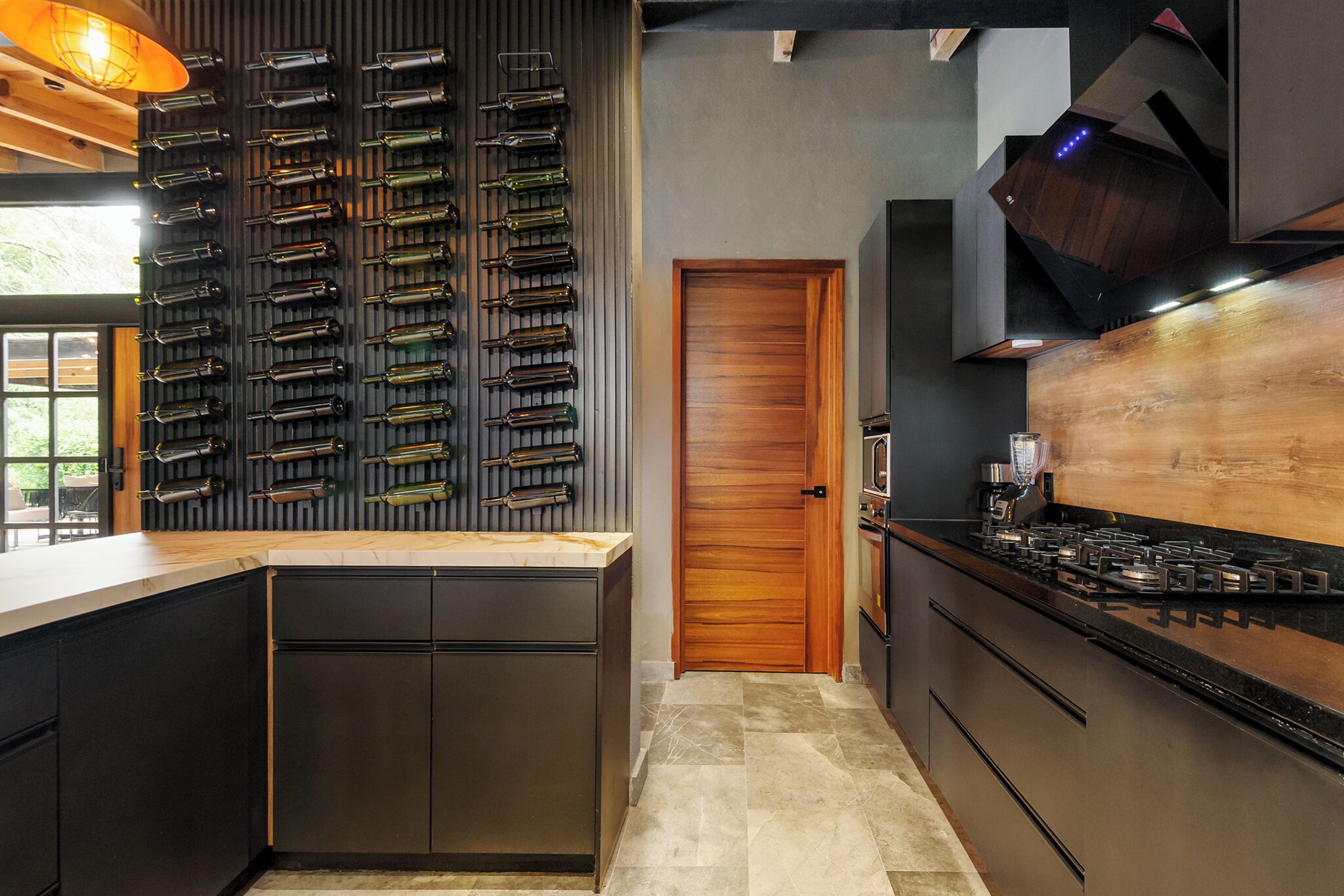 Casa, patio, vista a la montaña | Cocina privada