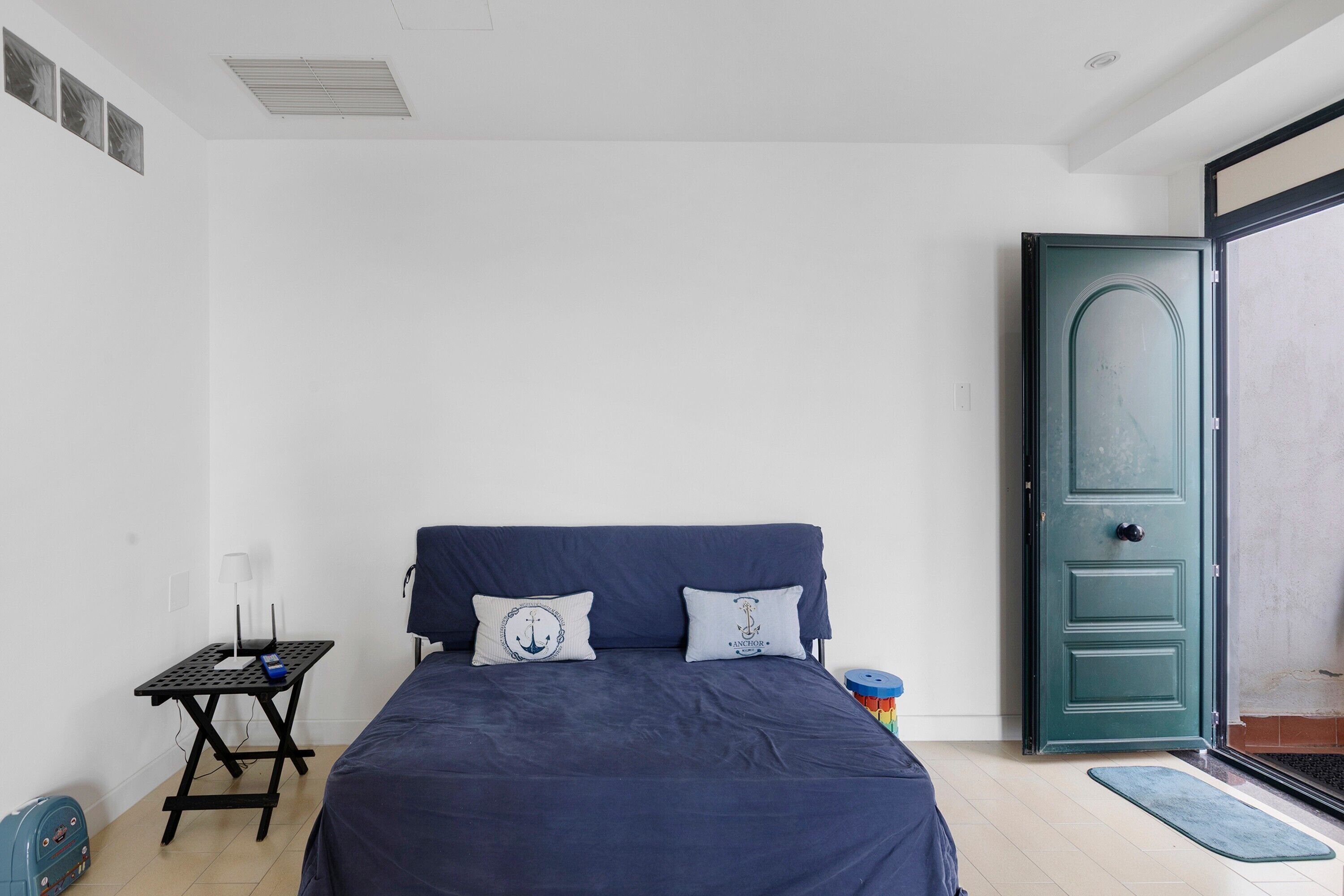 WiFi, bed sheets