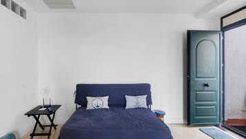 WiFi, bed sheets