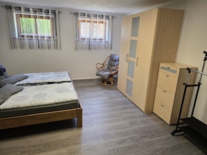 1 bedroom, WiFi, bed sheets