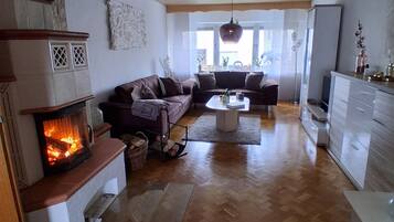 Televisie en een open haard