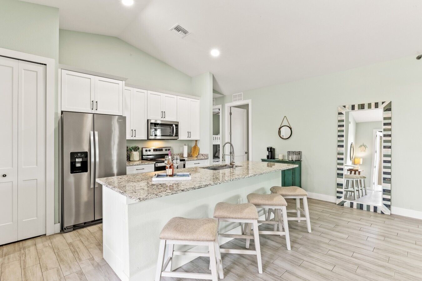 Coffee/tea maker, fridge, microwave, oven