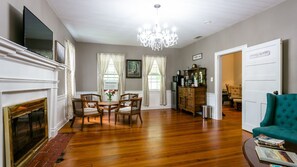 Living area - Exclusive Whole-Inn Lodging: The Ultimate Shenandoah Valley Group Retreat at The Buckhorn (Churchville)