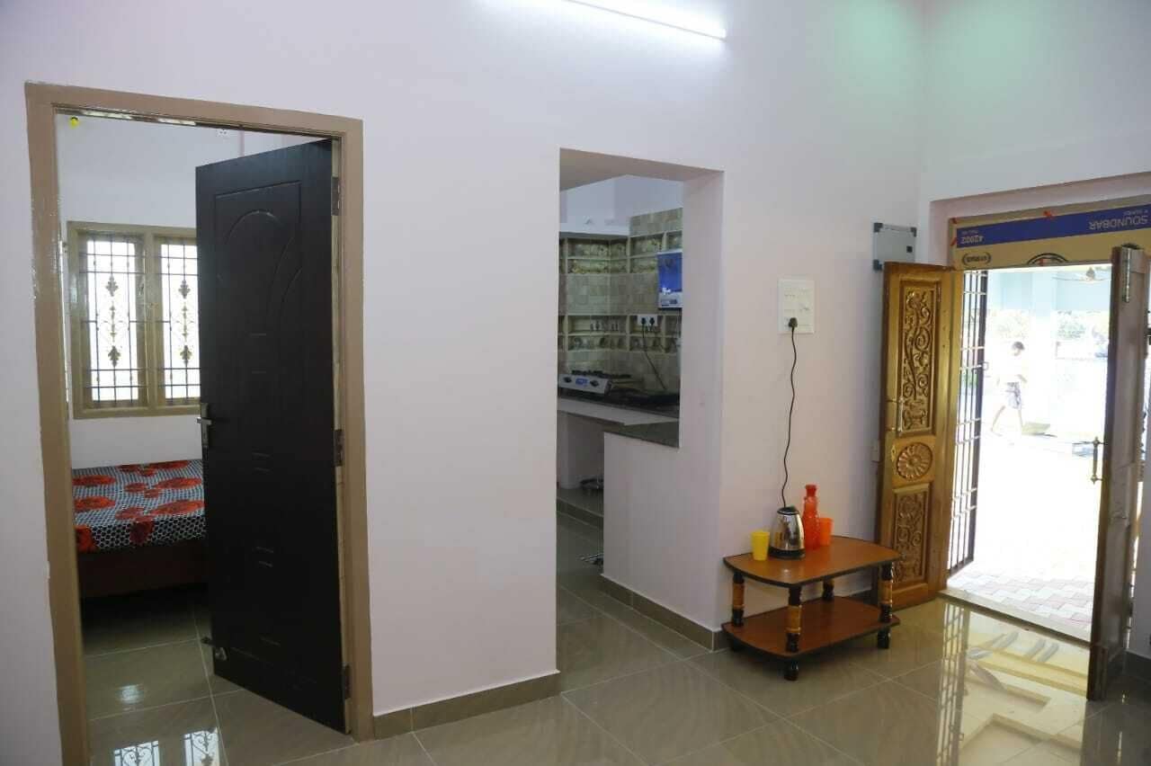 In-room safe, desk, laptop workspace, soundproofing