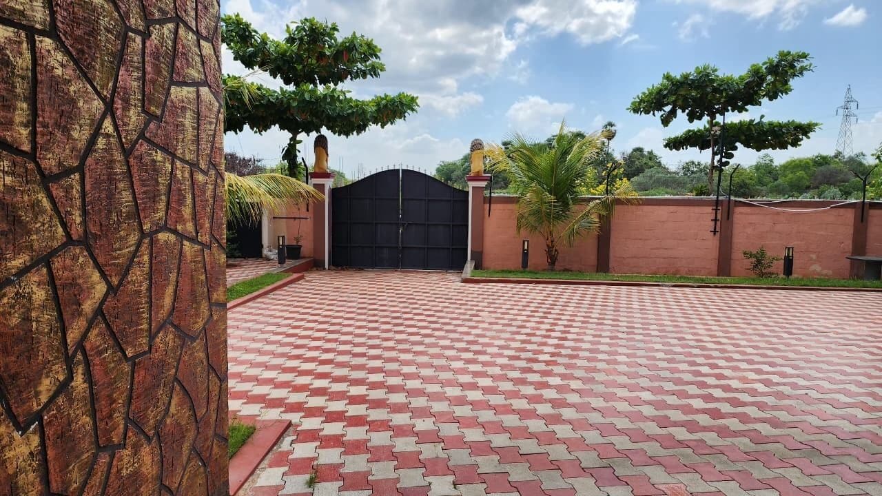 Family Cottage, Kitchen, Garden View | Property grounds