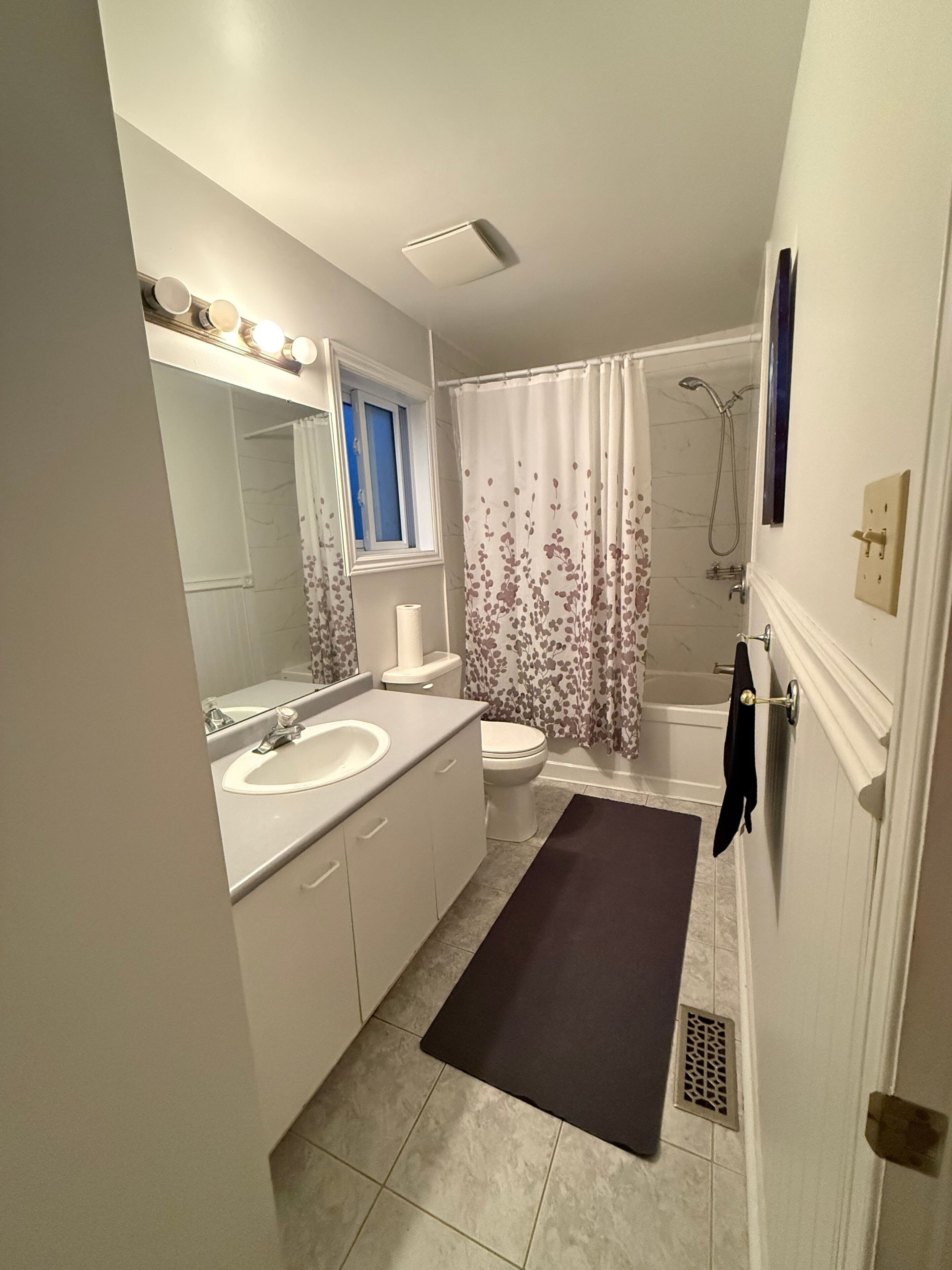 Room, 3 Bedrooms, Accessible | Bathroom