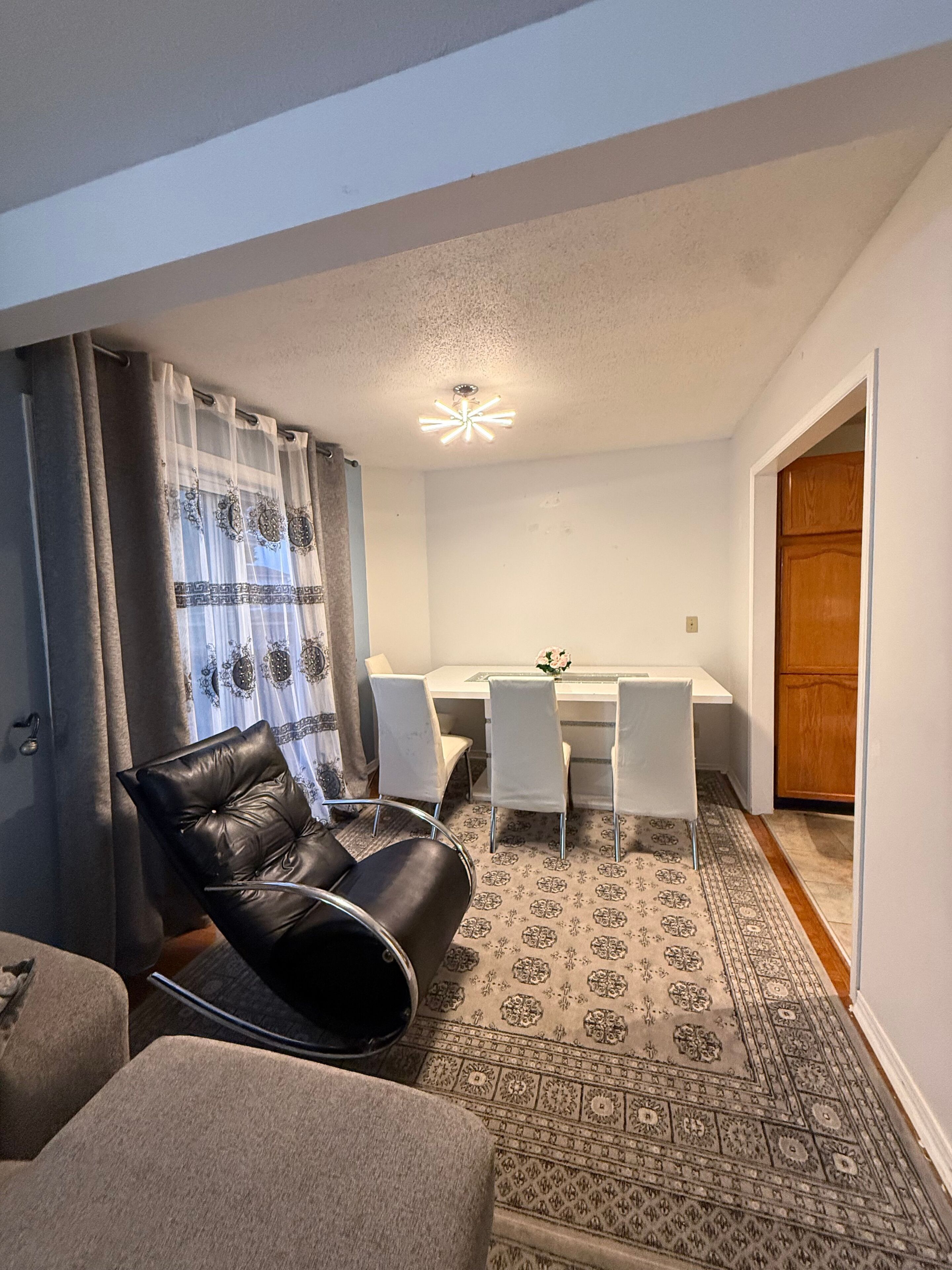 Room, 3 Bedrooms, Accessible | Living room
