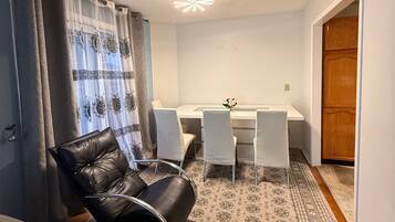 Room, 3 Bedrooms, Accessible | Living room