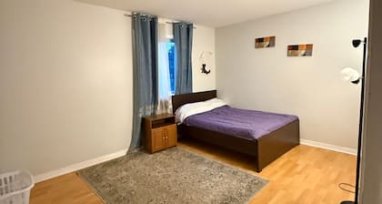 Room-fully Furnished Private Rooms or En