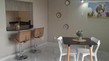 Apartment, 2 Schlafzimmer | Esszimmer