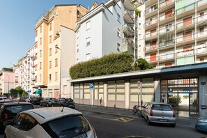Exterior - A comfortable and welcoming 55-square-meter apartment, ideal for four people, located on the sixth floor of a building with an elevator.The property is situated in the Sondrio district—a lively, modern, and highly convenient area centered around the M3 (Milan)