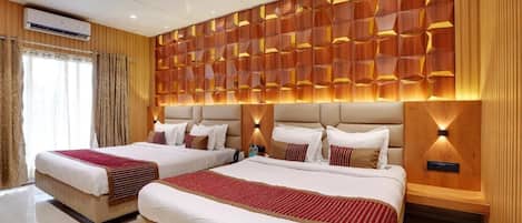 Blackout curtains, free WiFi