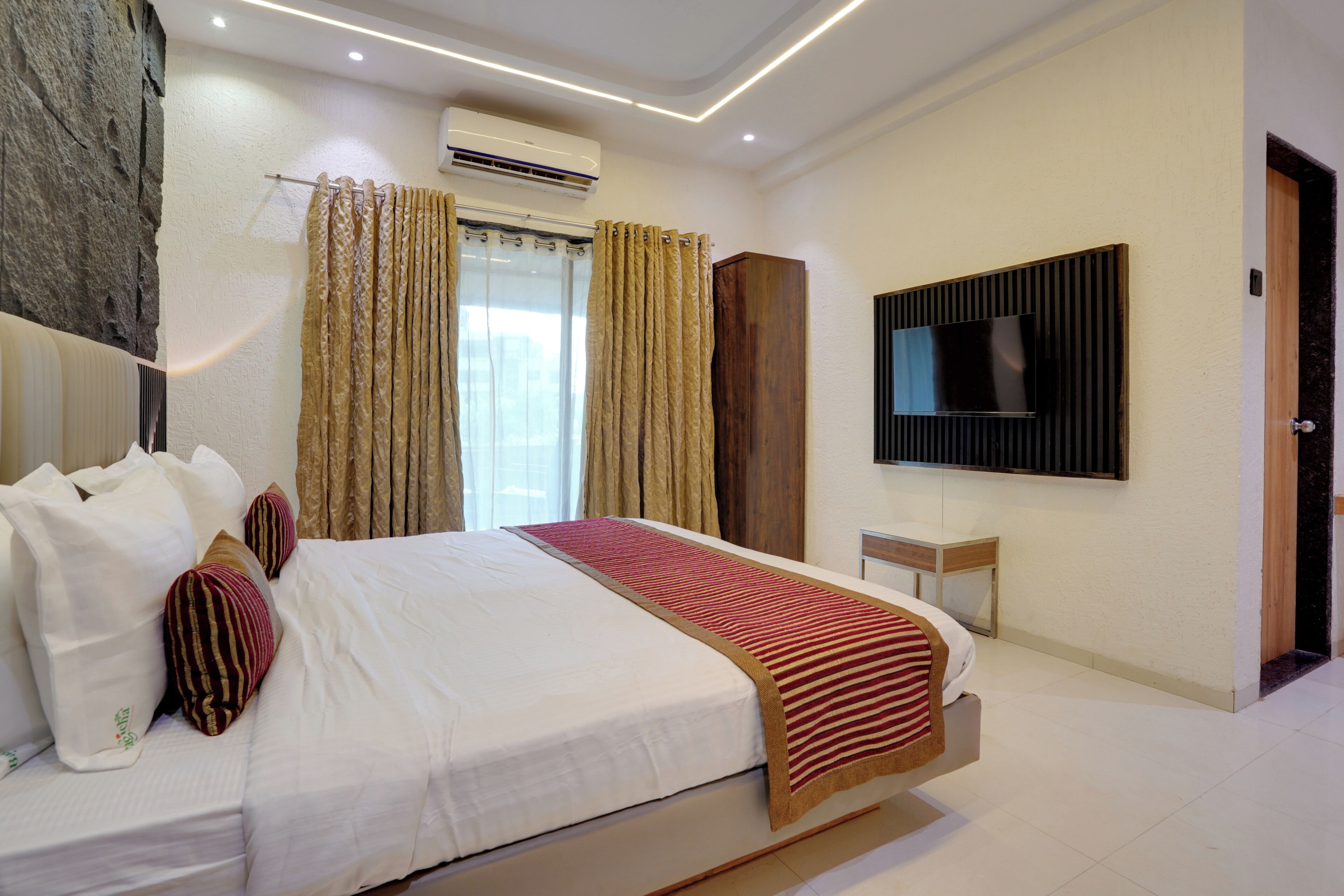 Standard Double Room, Balcony | Blackout drapes, WiFi (free)